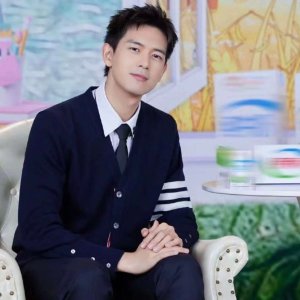 Thom Browne 情人节热卖 至高7.5折 收明星同款、新款