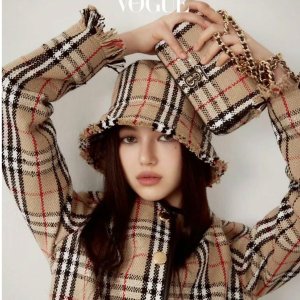 Burberry 情人节热卖 