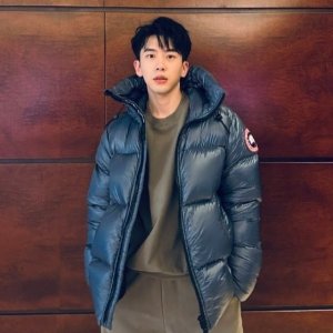 Canada Goose 加鹅大促 收封面费启鸣同款 黑标羽绒服$570