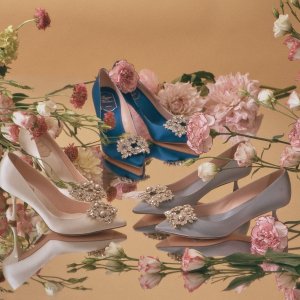 Roger Vivier 美鞋上新 方扣高跟鞋$473 爱心高跟鞋$378