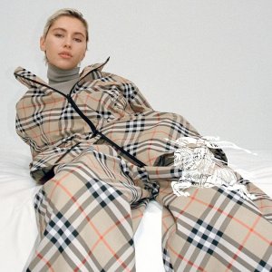 Burberry 经典上新 黄色格纹招财卡包$119 格纹衬衫$292