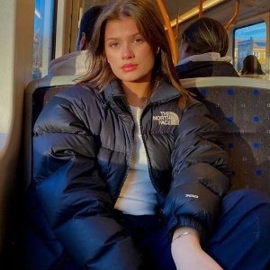 The North Face 经典热卖 黑色2000典藏款羽绒服$176