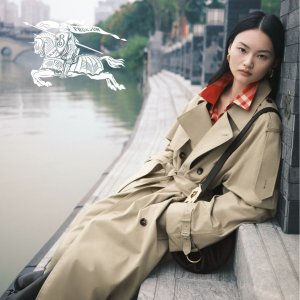 Burberry 低至4折+定价优势 新款卡包$104 100%羊毛围巾$270