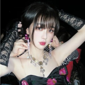 Farfetch 那些给你的穿搭画龙点睛的饰品 虞书欣同款耳环$156