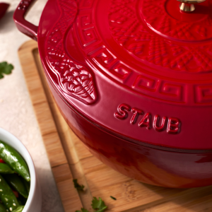 独家：开年菜就用它！Staub 蛇年限定珐琅铸铁锅 5.25夸脱 3色
